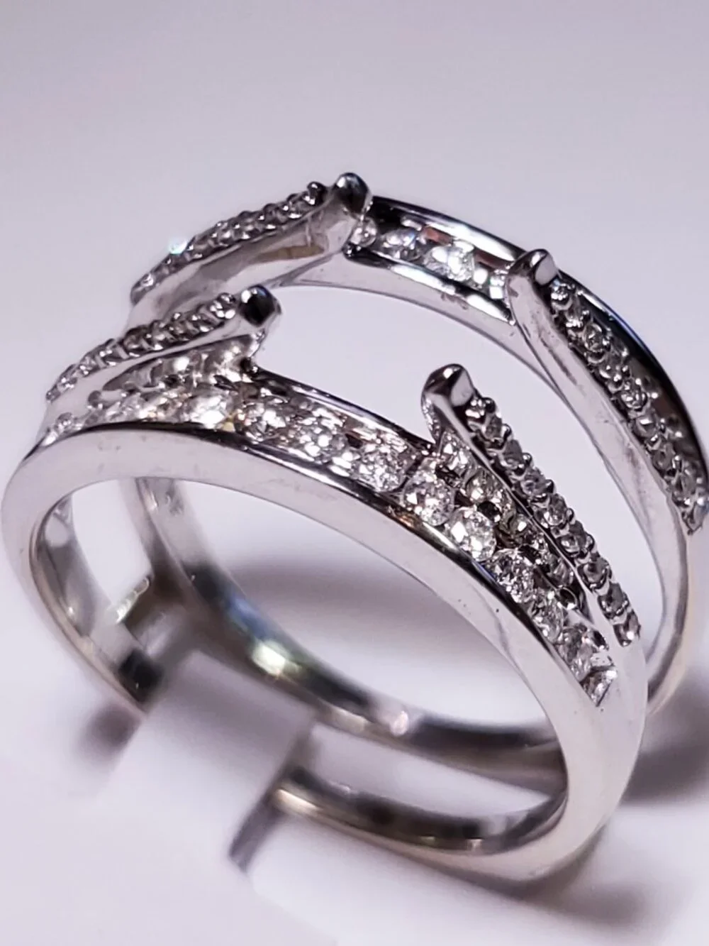 Estate .50ctw Natural Diamond Channel &raised 14Kt WG Engagement Ring Guard24982